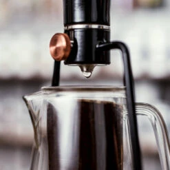 GINA BASIC Kaffeebereiter Schwarz 7 GINA BASIC Kaffeebereiter Schwarz -Geschäft Für Kaffeemaschinen Und Zubehör 105086 105086 goat story gina basic kaffeebereiter schwarz tropfennahansicht